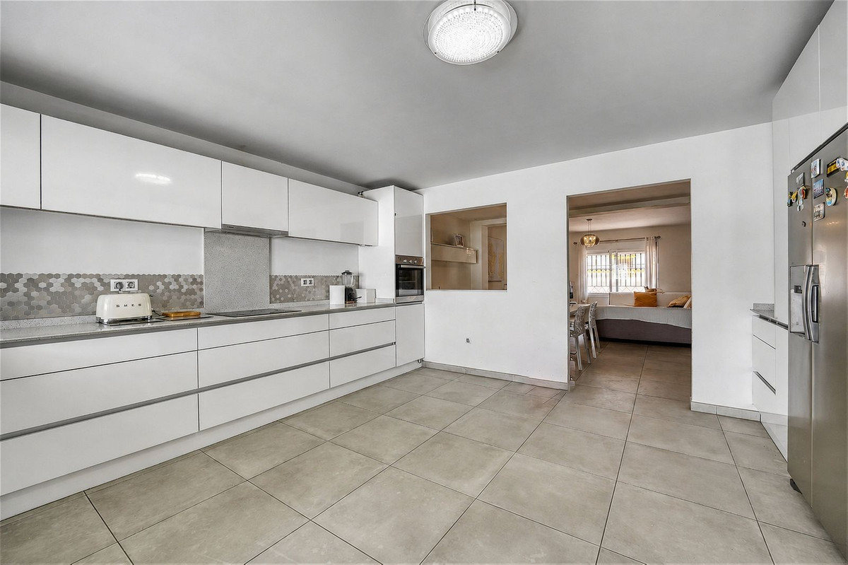 3 Bed Townhouse for sale in Casares Costa Del Sol, Málaga, Spain