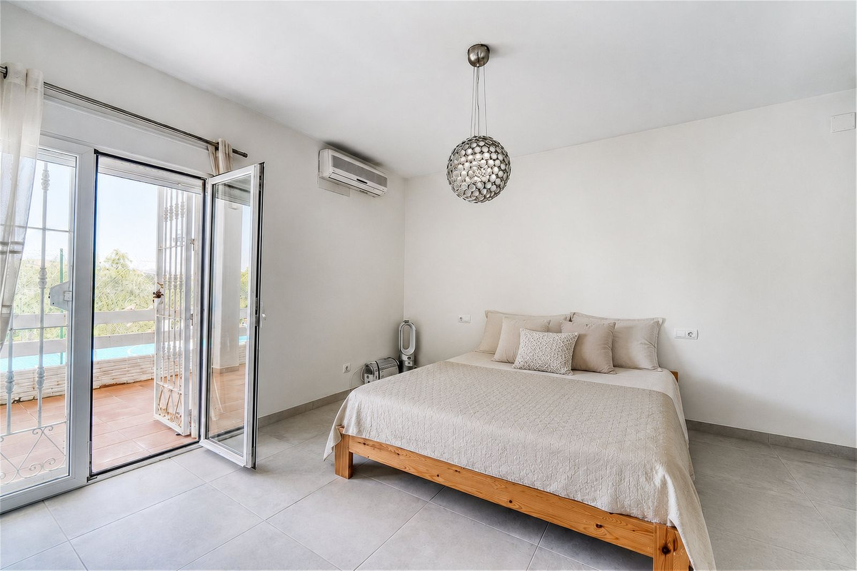 3 Bed Townhouse for sale in Casares Costa Del Sol, Málaga, Spain