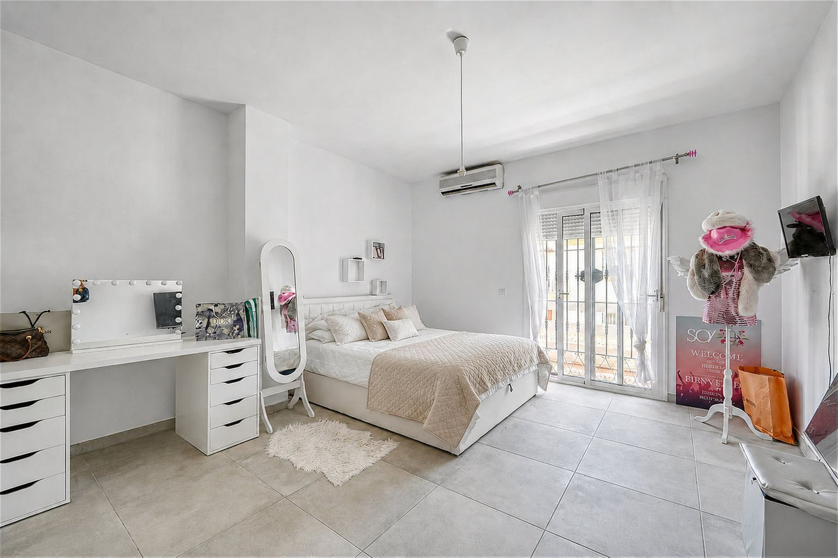 3 Bed Townhouse for sale in Casares Costa Del Sol, Málaga, Spain