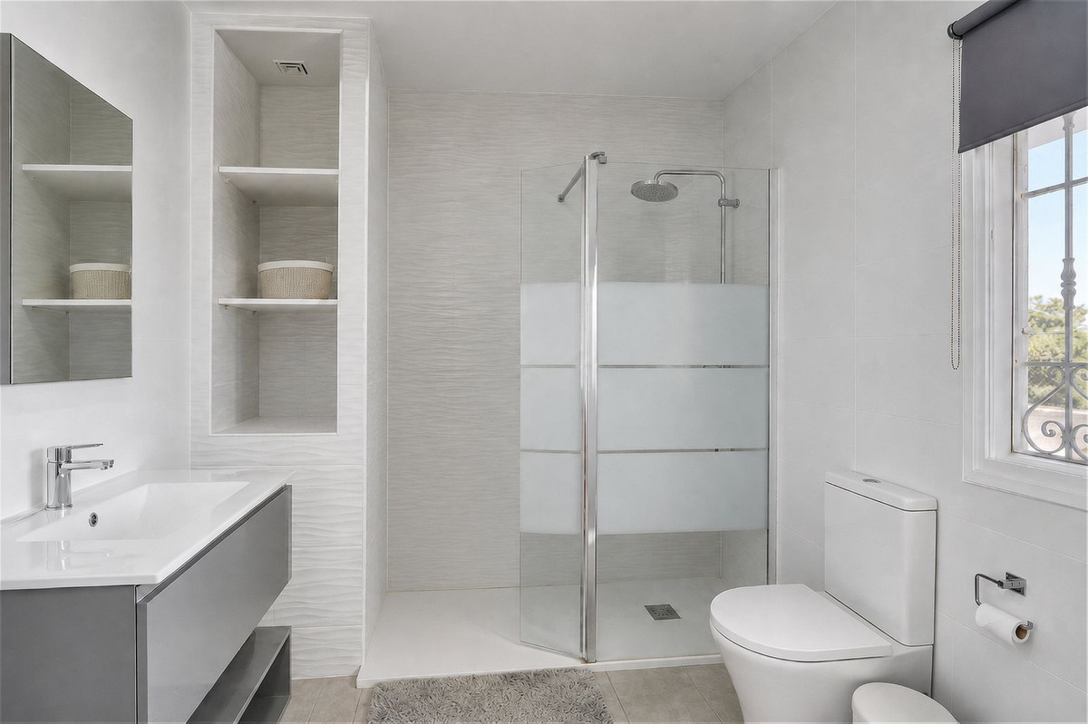 3 Bed Townhouse for sale in Casares Costa Del Sol, Málaga, Spain