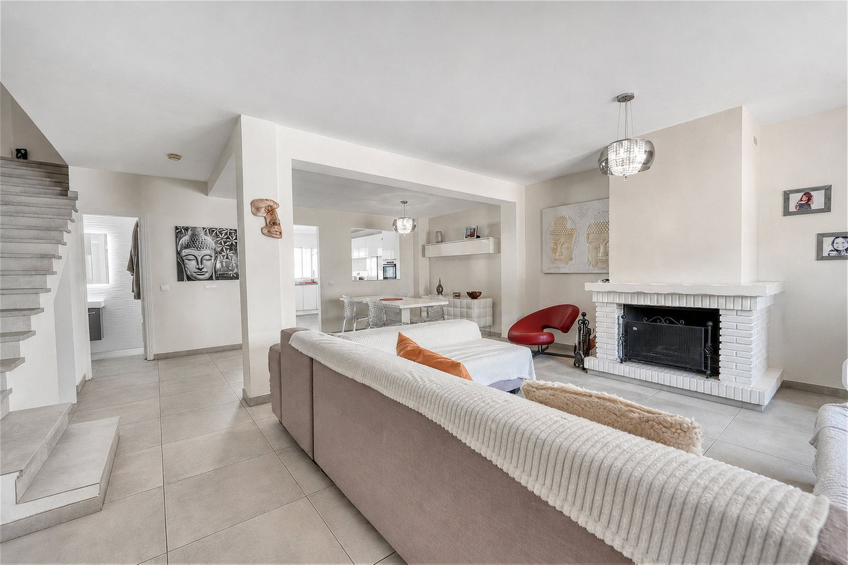 3 Bed Townhouse for sale in Casares Costa Del Sol, Málaga, Spain