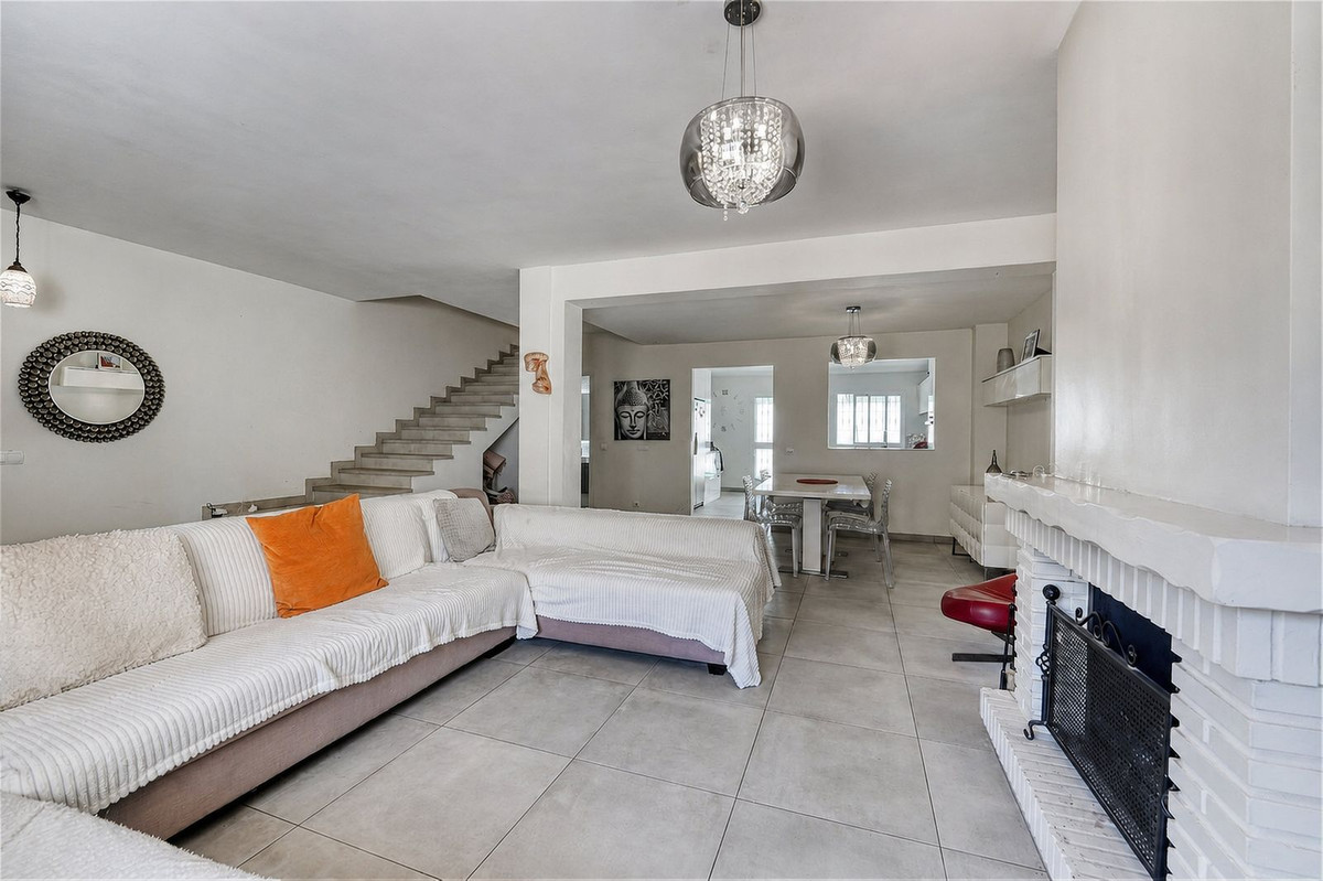 3 Bed Townhouse for sale in Casares Costa Del Sol, Málaga, Spain