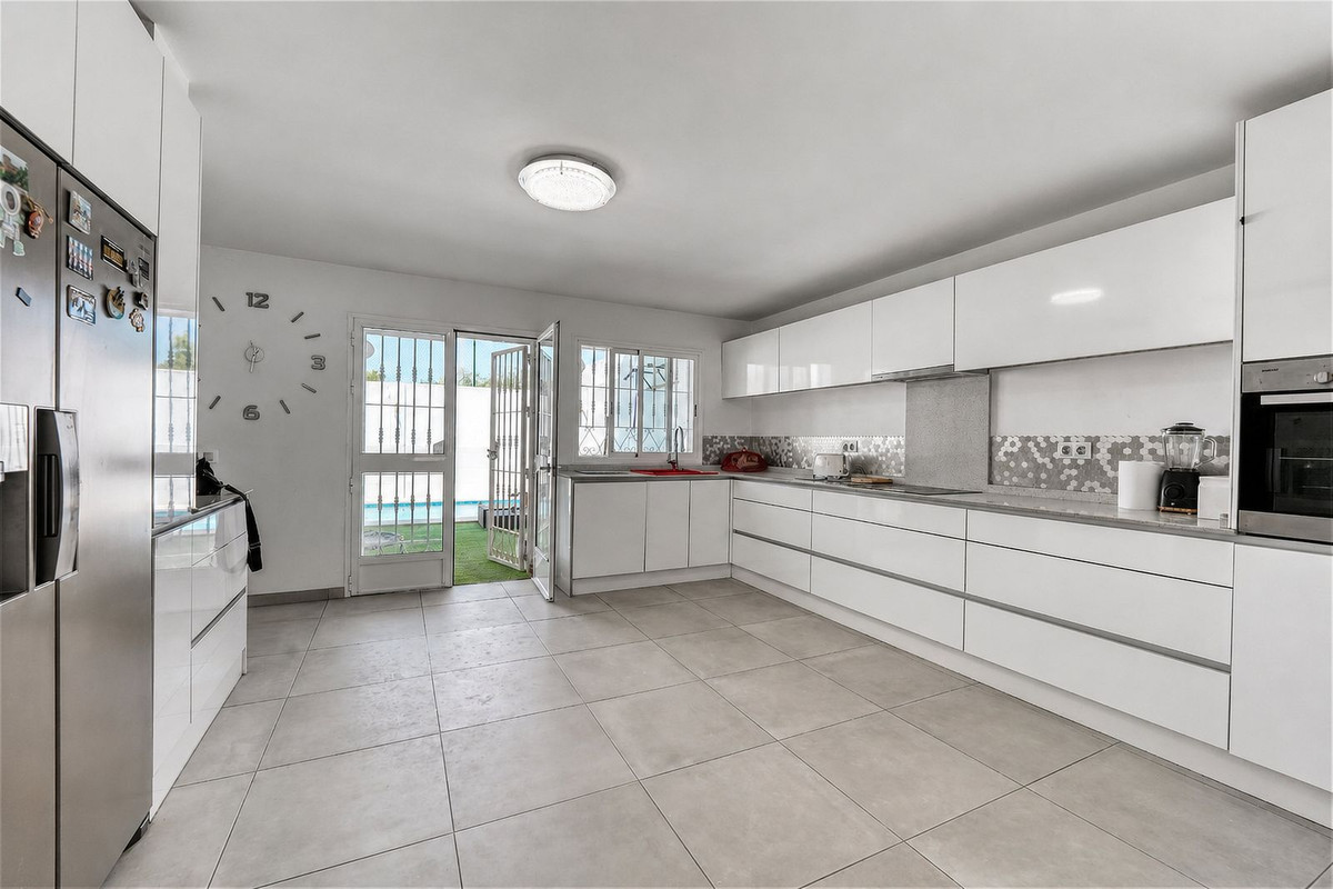 3 Bed Townhouse for sale in Casares Costa Del Sol, Málaga, Spain