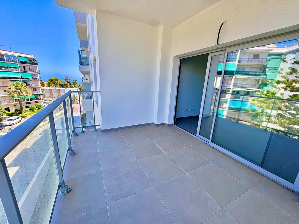 Se vende Apartamento Planta Media de 2 dormitorios en Costa Del Sol, Málaga, España