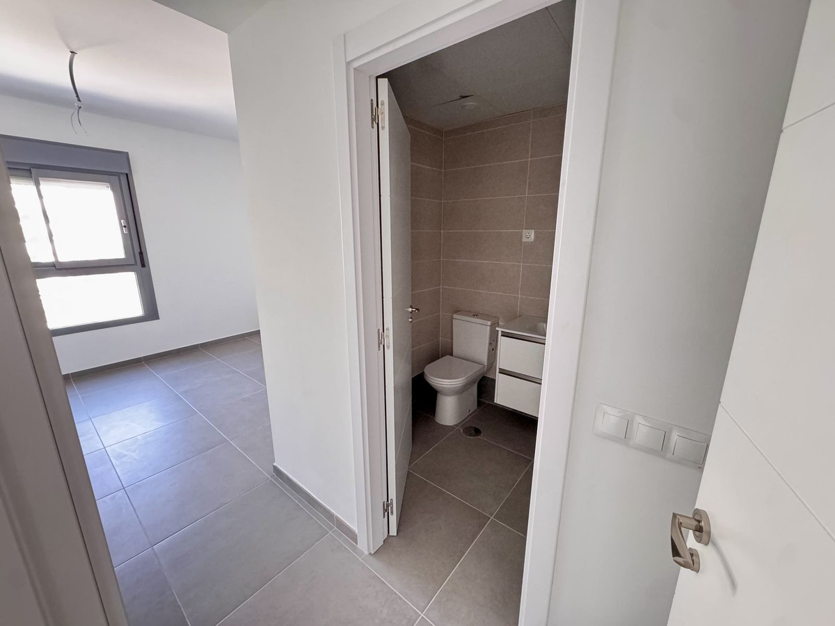 Se vende Apartamento Planta Media de 2 dormitorios en Costa Del Sol, Málaga, España