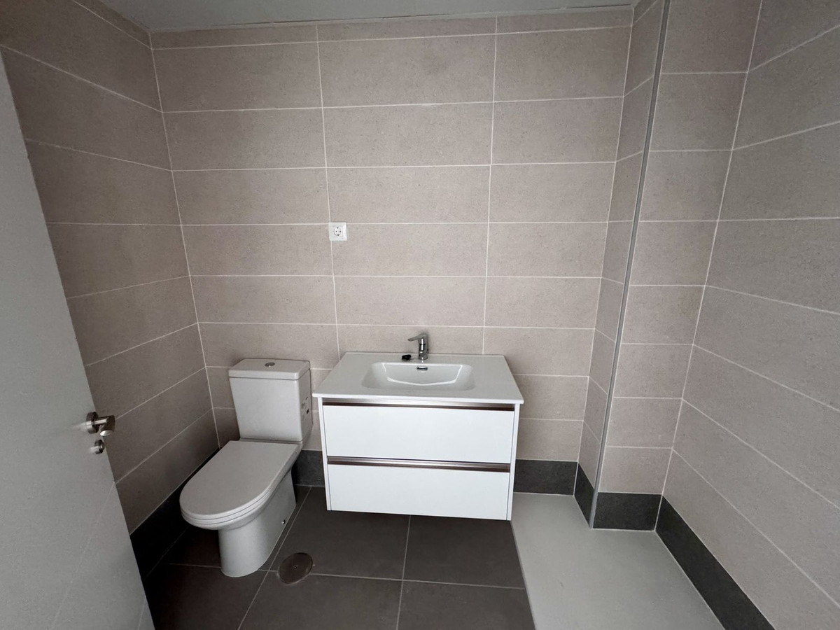Se vende Apartamento Planta Media de 2 dormitorios en Costa Del Sol, Málaga, España