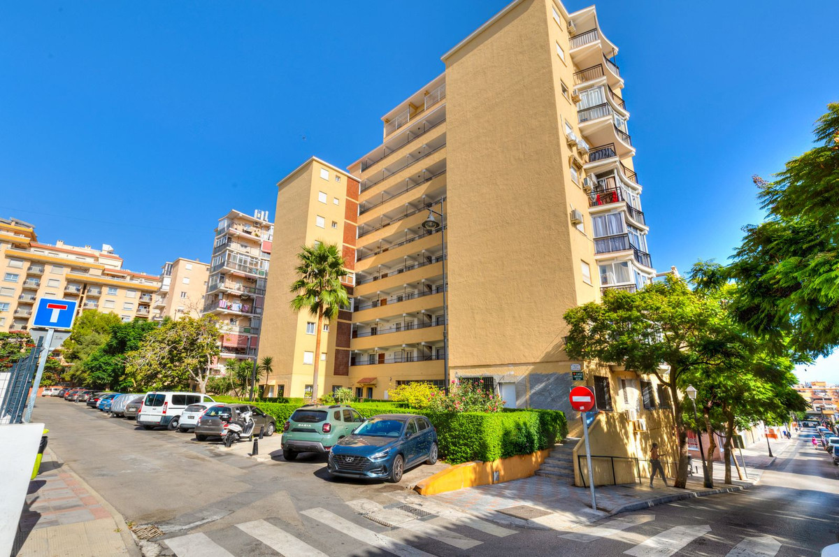 2 Bed Apartment for sale in Los Boliches Costa Del Sol, Málaga, Spain