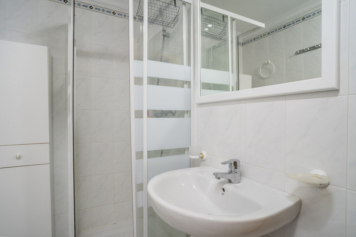 3 Bed Apartment for sale in Estepona Costa Del Sol, Málaga, Spain