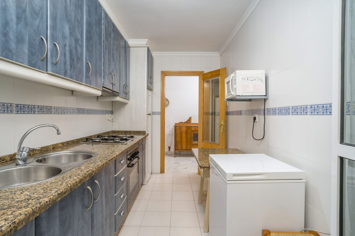 3 Bed Apartment for sale in Estepona Costa Del Sol, Málaga, Spain