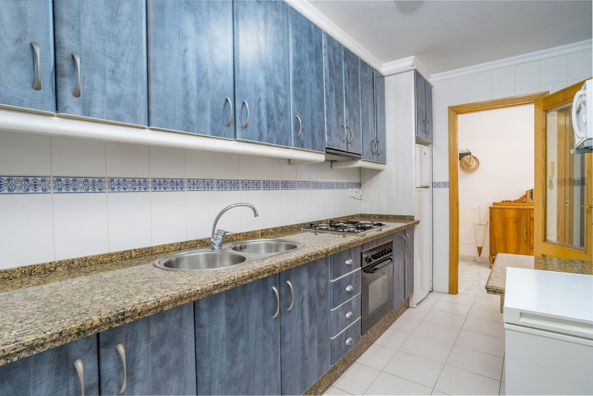 3 Bed Apartment for sale in Estepona Costa Del Sol, Málaga, Spain