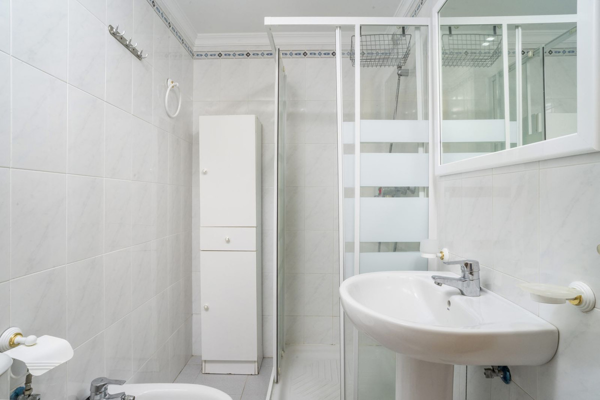 3 Bed Apartment for sale in Estepona Costa Del Sol, Málaga, Spain