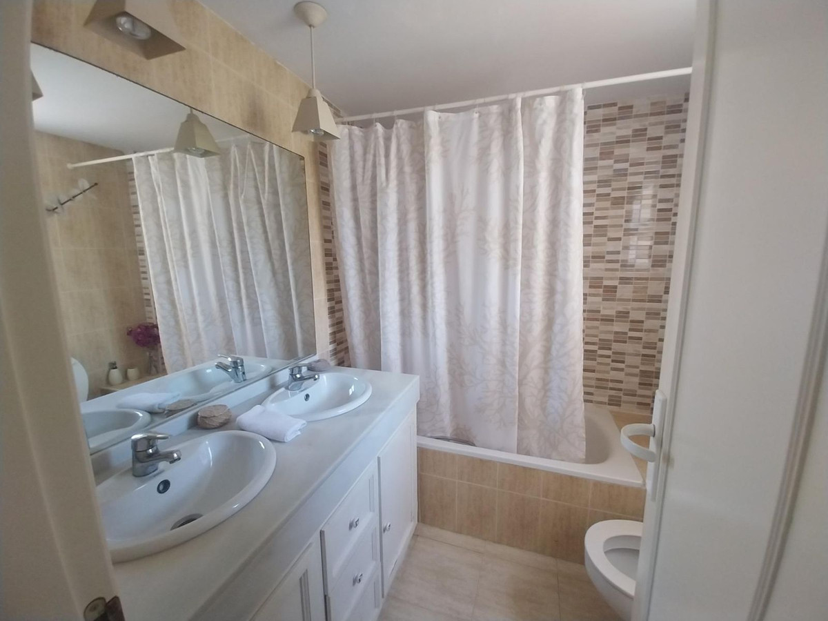 1 Bed Apartment for sale in Calahonda Costa Del Sol, Málaga, Spain