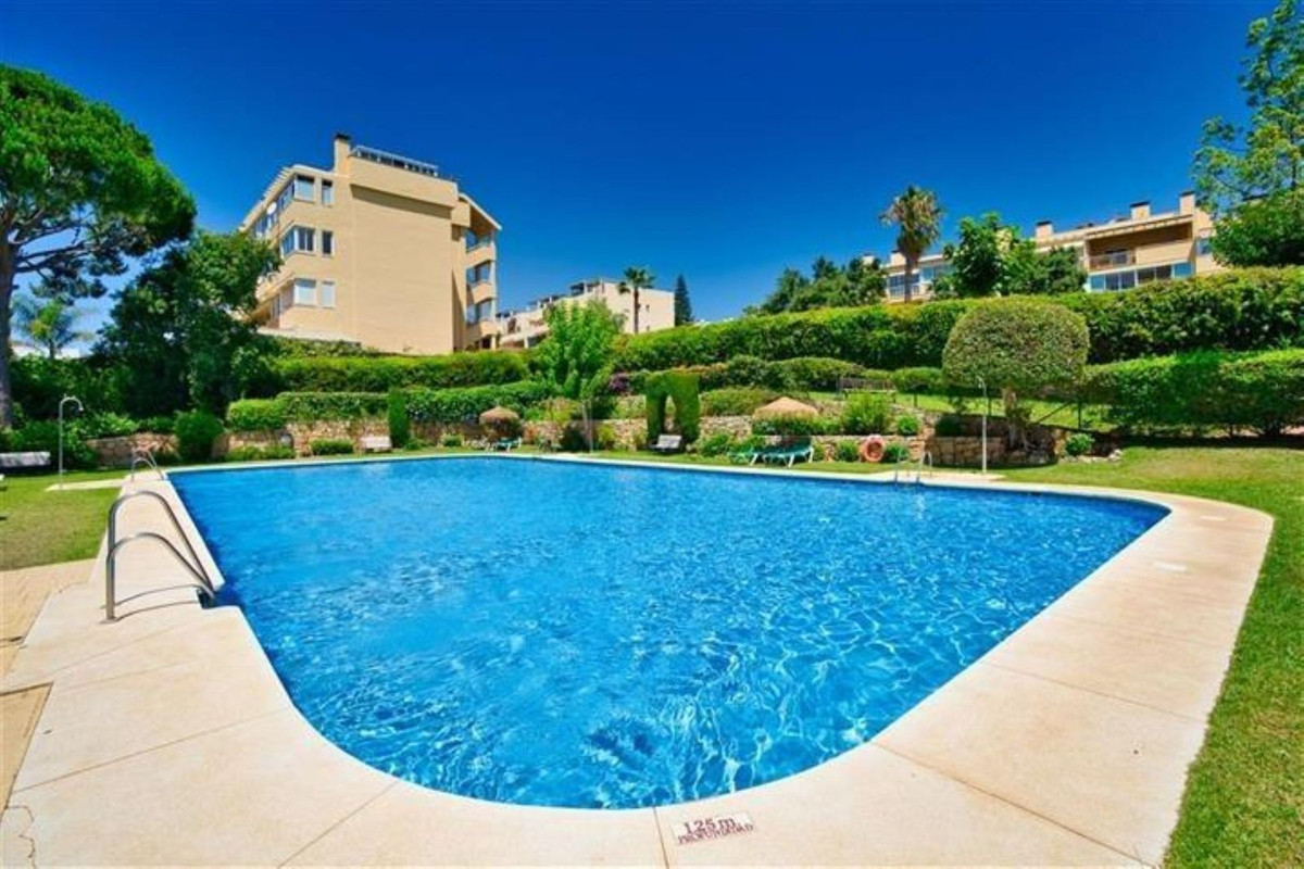 1 Bed Apartment for sale in Calahonda Costa Del Sol, Málaga, Spain
