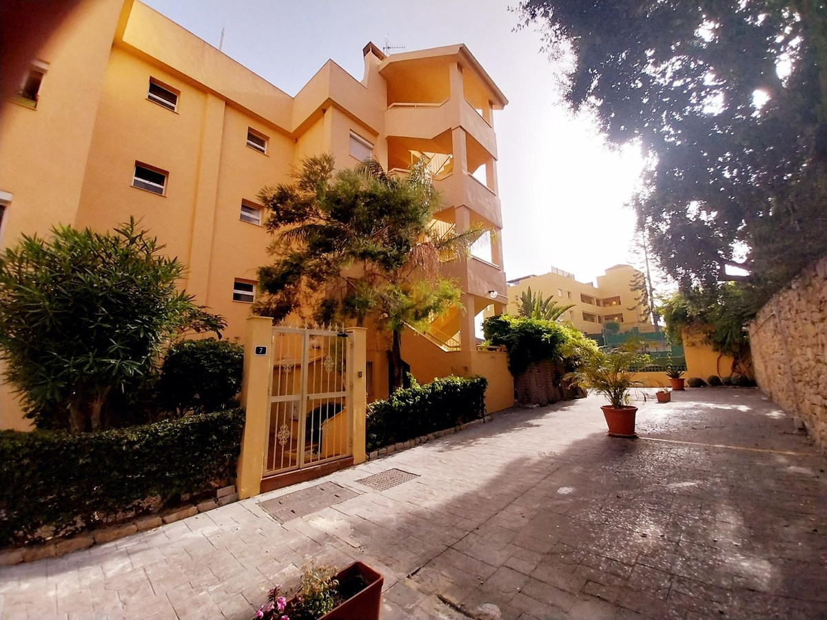 1 Bed Apartment for sale in Calahonda Costa Del Sol, Málaga, Spain