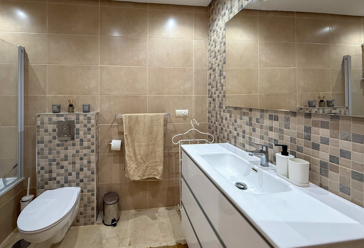3 Bed Apartment for sale in Calahonda Costa Del Sol, Málaga, Spain