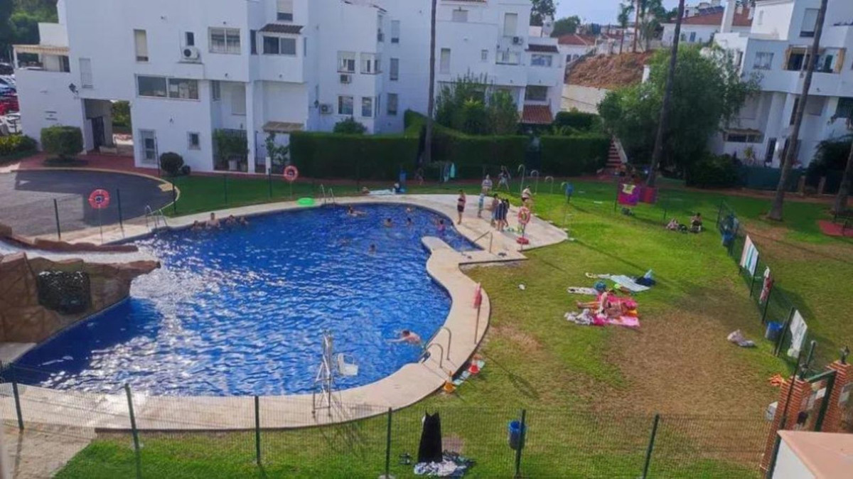 3 Bed Apartment for sale in Elviria Costa Del Sol, Málaga, Spain