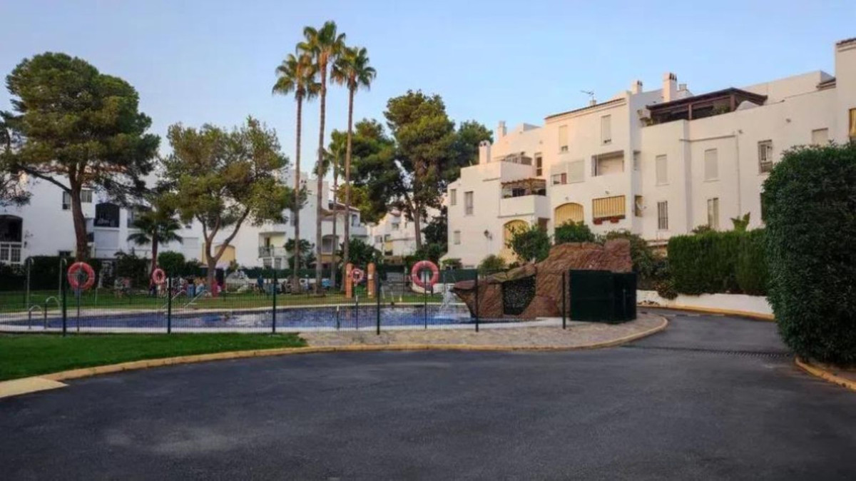 3 Bed Apartment for sale in Elviria Costa Del Sol, Málaga, Spain