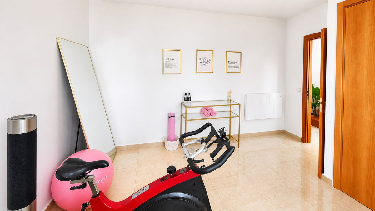 Se vende Villa - Chalet de 6 dormitorios en Costa Del Sol, Málaga, España
