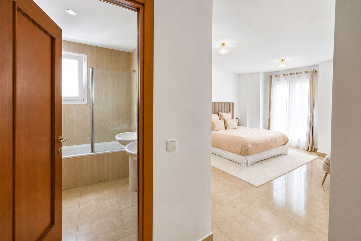 Se vende Villa - Chalet de 6 dormitorios en Costa Del Sol, Málaga, España
