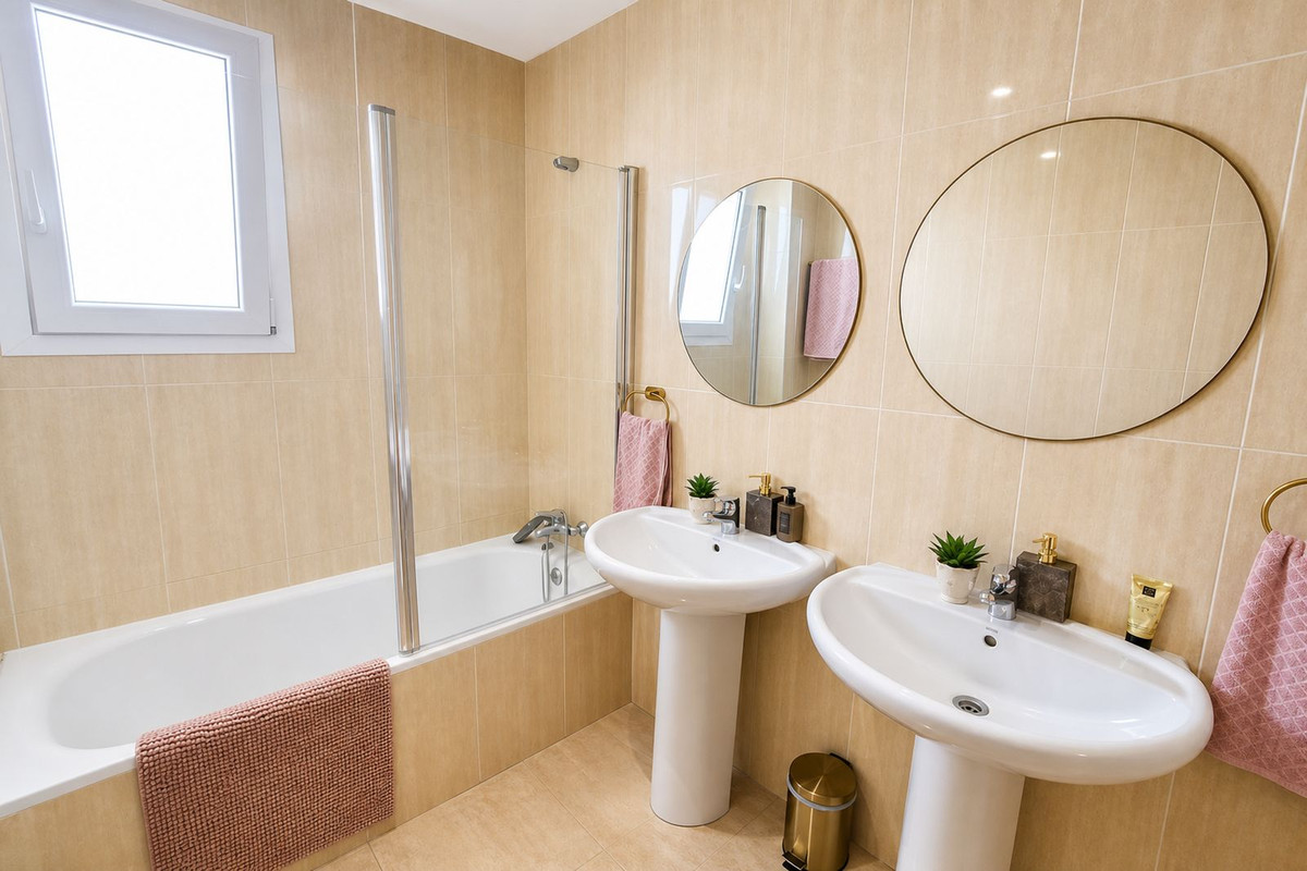 Se vende Villa - Chalet de 6 dormitorios en Costa Del Sol, Málaga, España