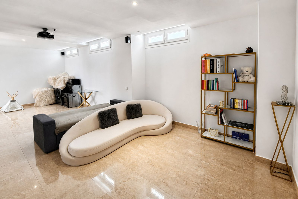 Se vende Villa - Chalet de 6 dormitorios en Costa Del Sol, Málaga, España