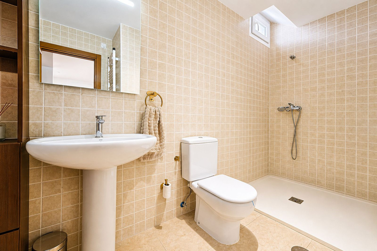 Se vende Villa - Chalet de 6 dormitorios en Costa Del Sol, Málaga, España