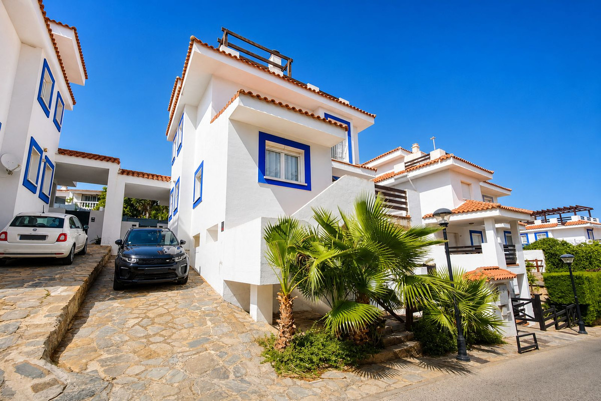 Se vende Villa - Chalet de 6 dormitorios en Costa Del Sol, Málaga, España