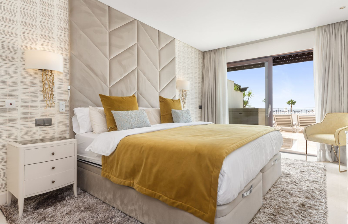 3 Bed Apartment for sale in Estepona Costa Del Sol, Málaga, Spain