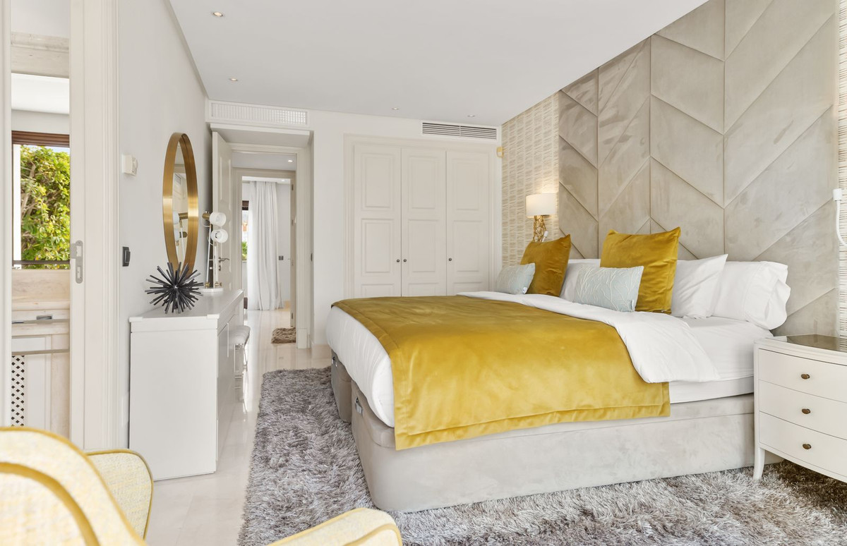 3 Bed Apartment for sale in Estepona Costa Del Sol, Málaga, Spain
