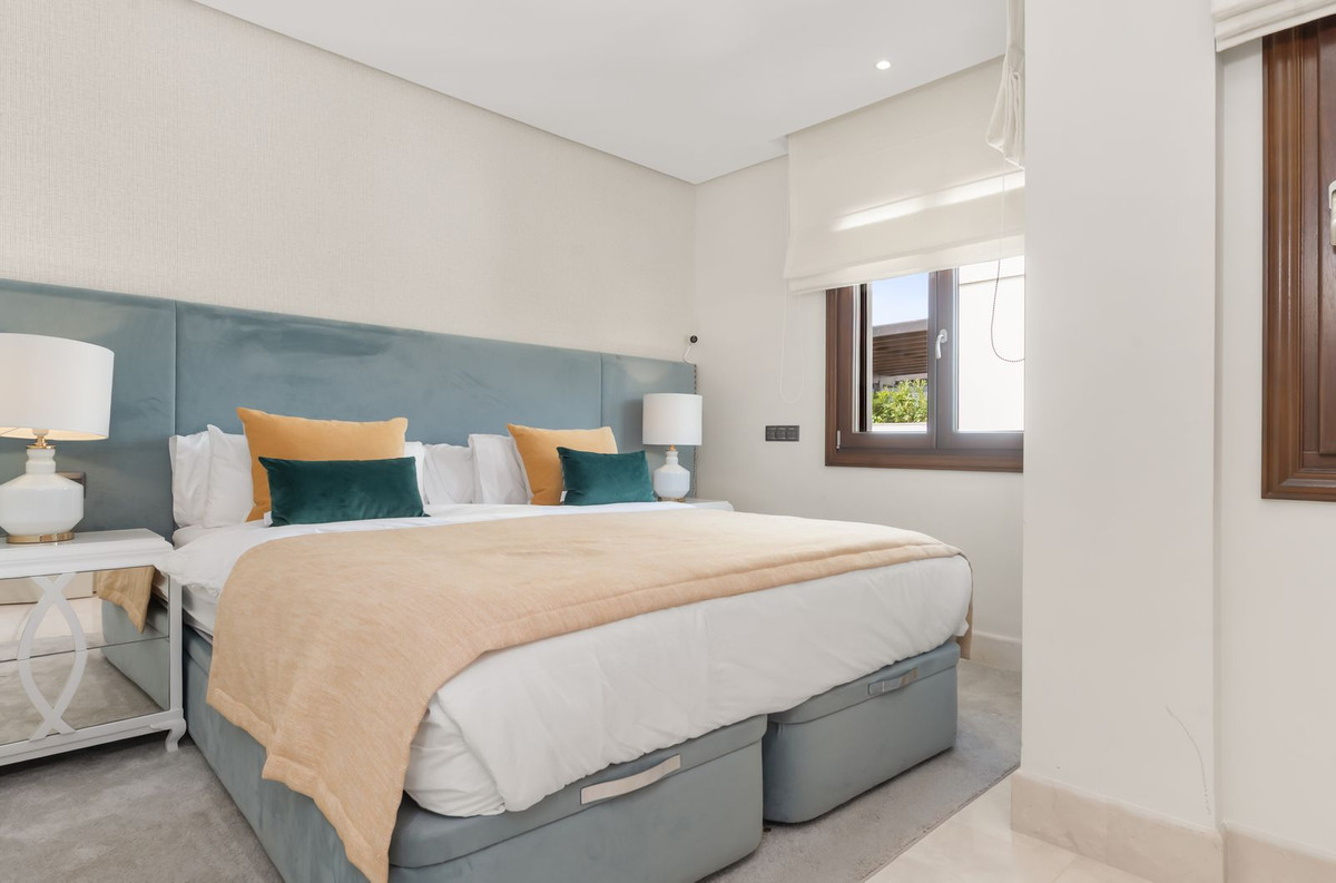 3 Bed Apartment for sale in Estepona Costa Del Sol, Málaga, Spain