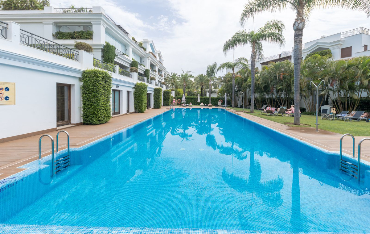 3 Bed Apartment for sale in Estepona Costa Del Sol, Málaga, Spain