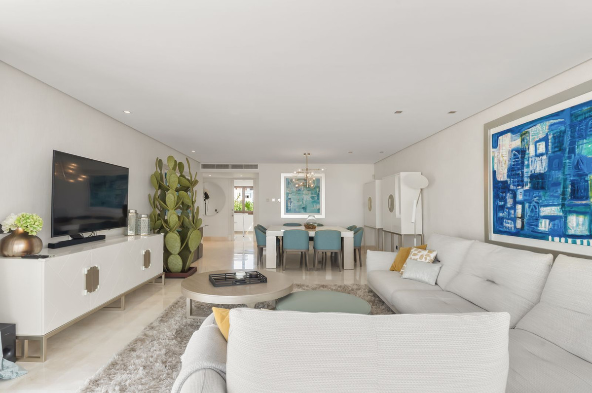 3 Bed Apartment for sale in Estepona Costa Del Sol, Málaga, Spain