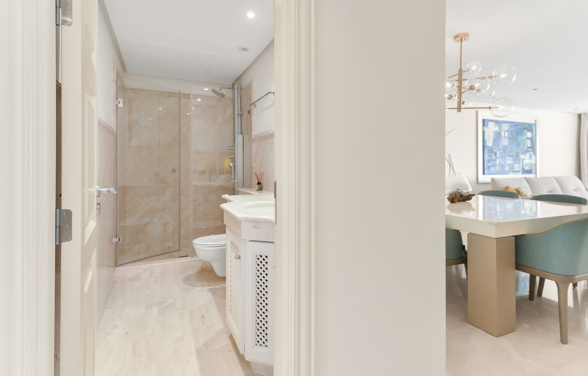 3 Bed Apartment for sale in Estepona Costa Del Sol, Málaga, Spain