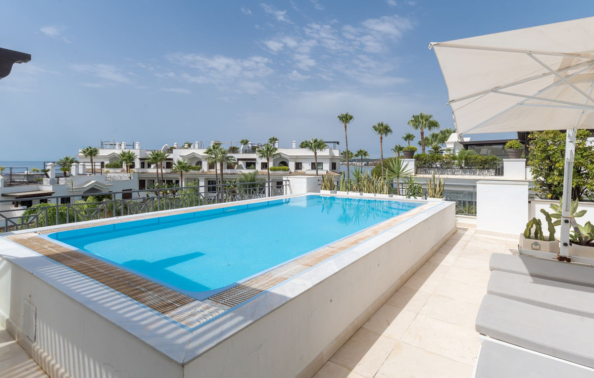 3 Bed Apartment for sale in Estepona Costa Del Sol, Málaga, Spain