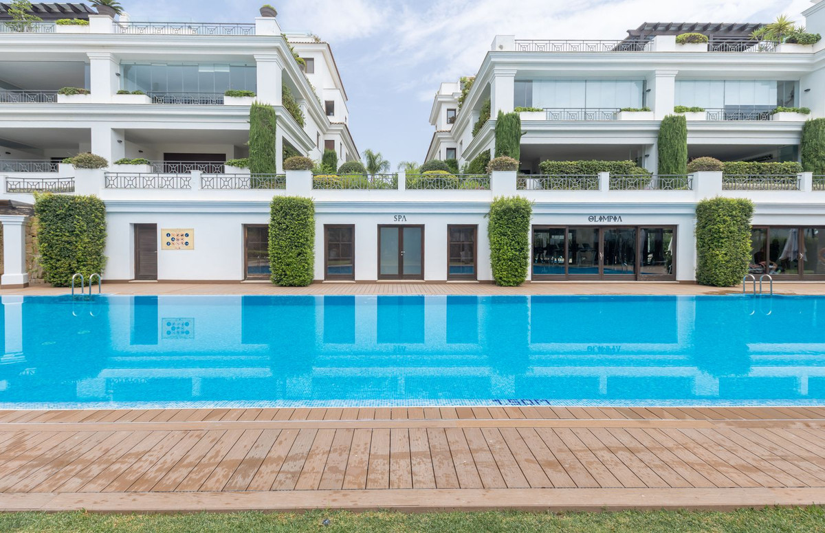 3 Bed Apartment for sale in Estepona Costa Del Sol, Málaga, Spain
