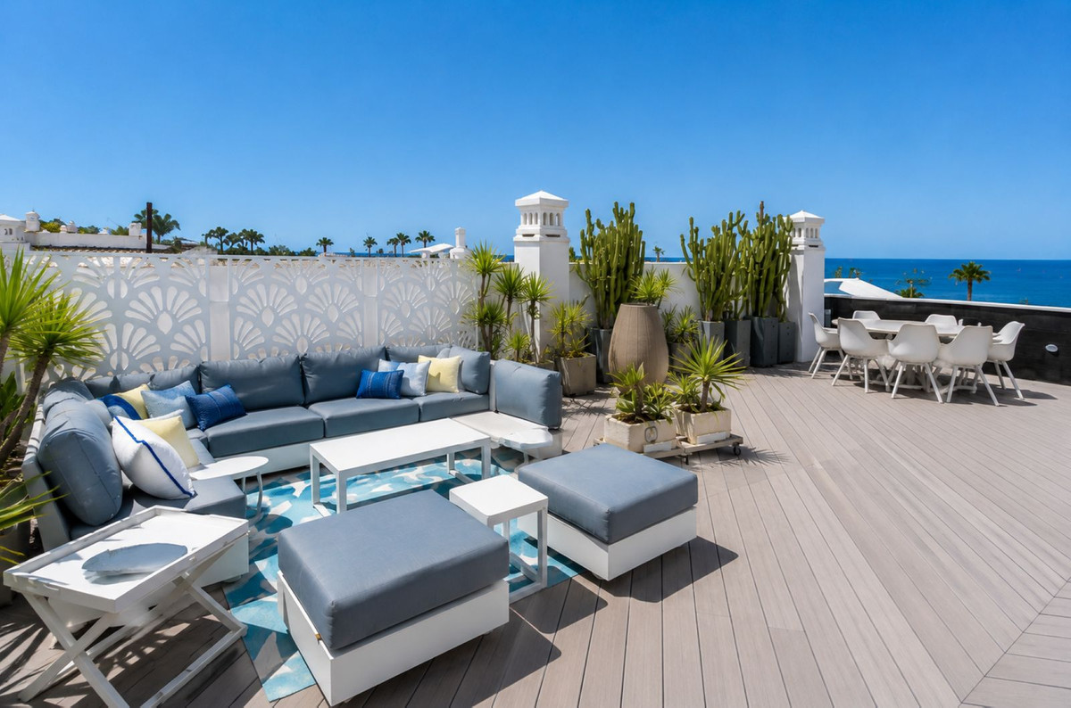 3 Bed Apartment for sale in Estepona Costa Del Sol, Málaga, Spain