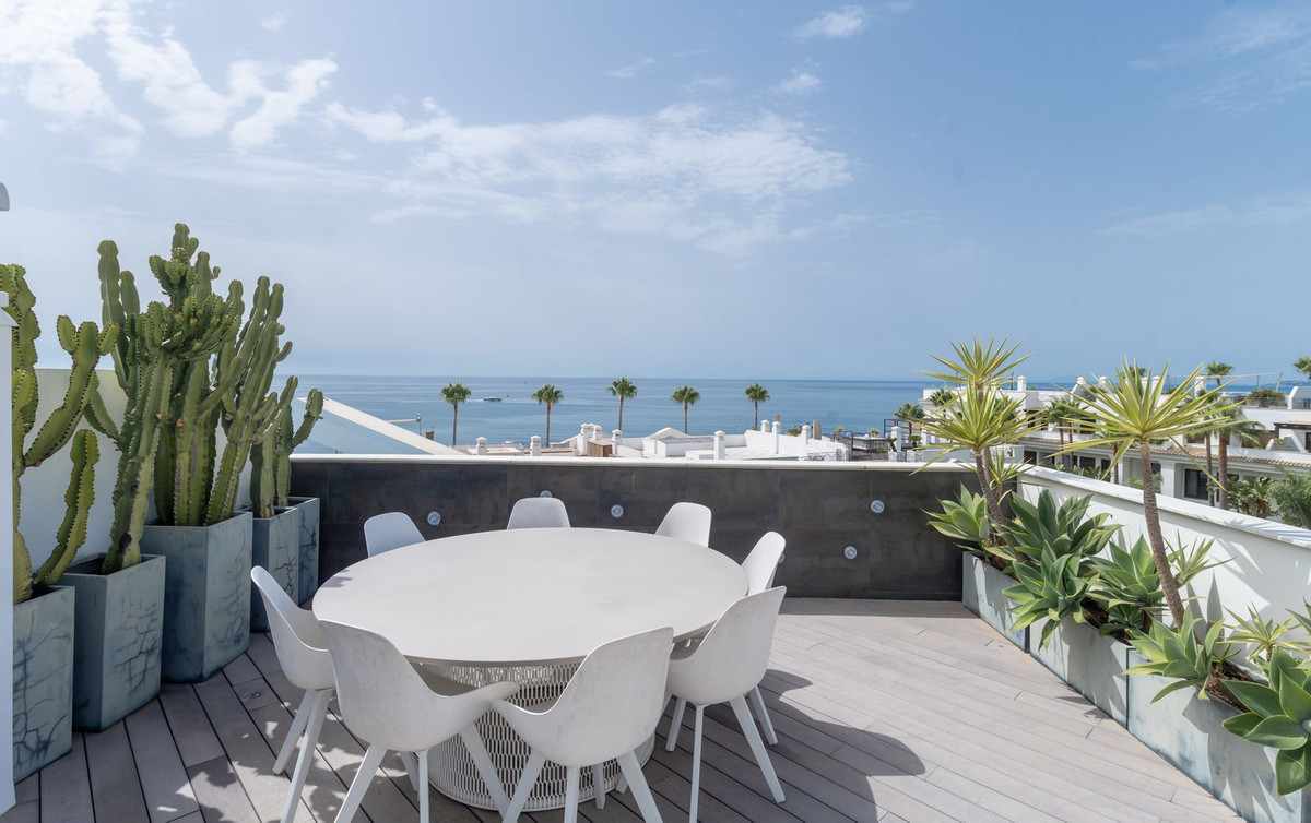 3 Bed Apartment for sale in Estepona Costa Del Sol, Málaga, Spain