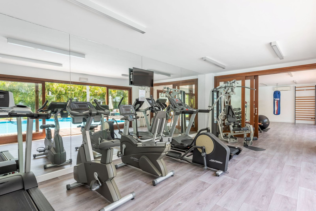 3 Bed Apartment for sale in Estepona Costa Del Sol, Málaga, Spain