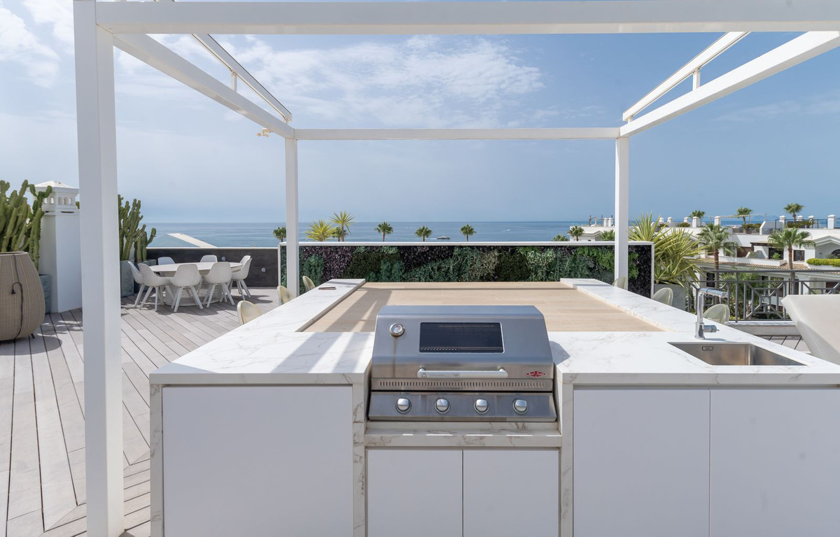 3 Bed Apartment for sale in Estepona Costa Del Sol, Málaga, Spain