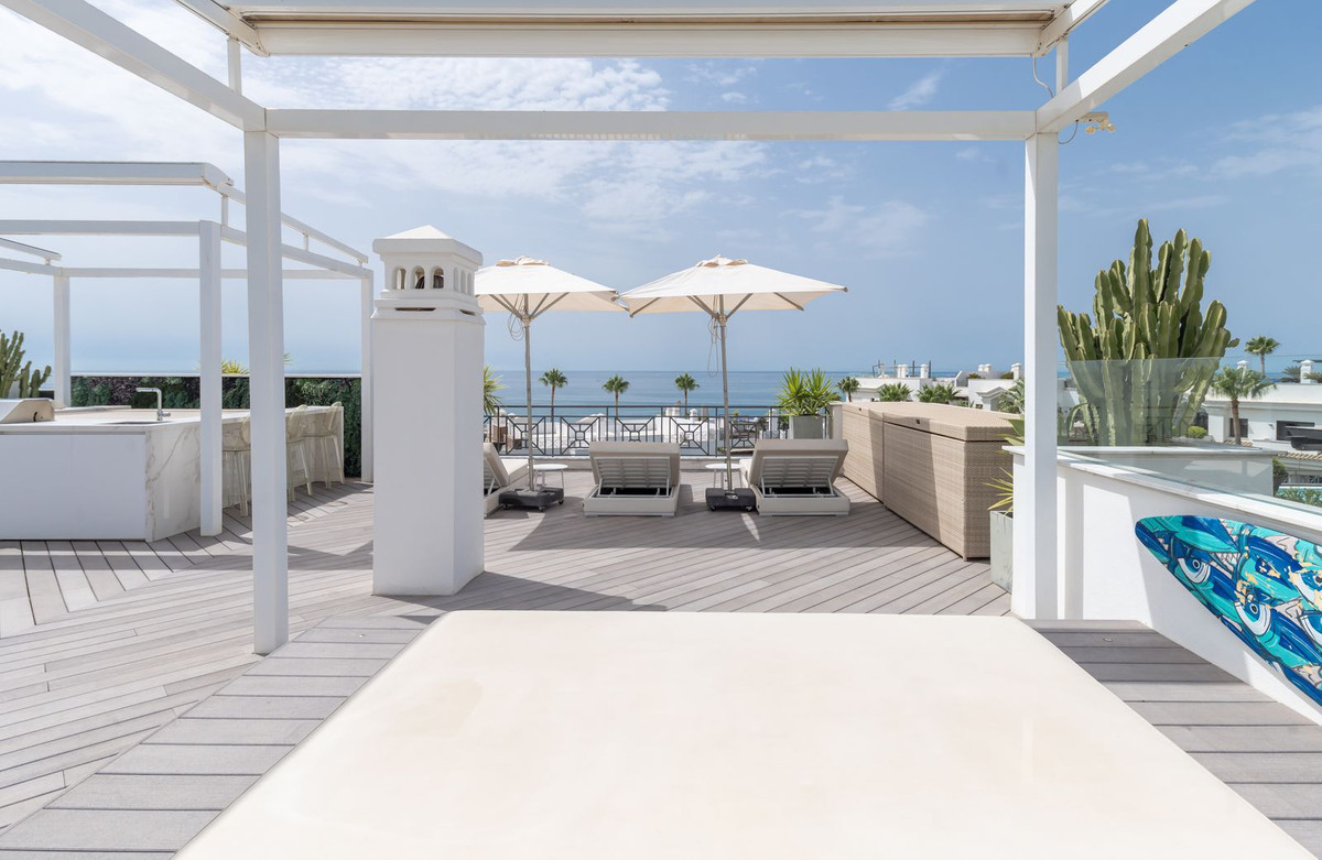 3 Bed Apartment for sale in Estepona Costa Del Sol, Málaga, Spain
