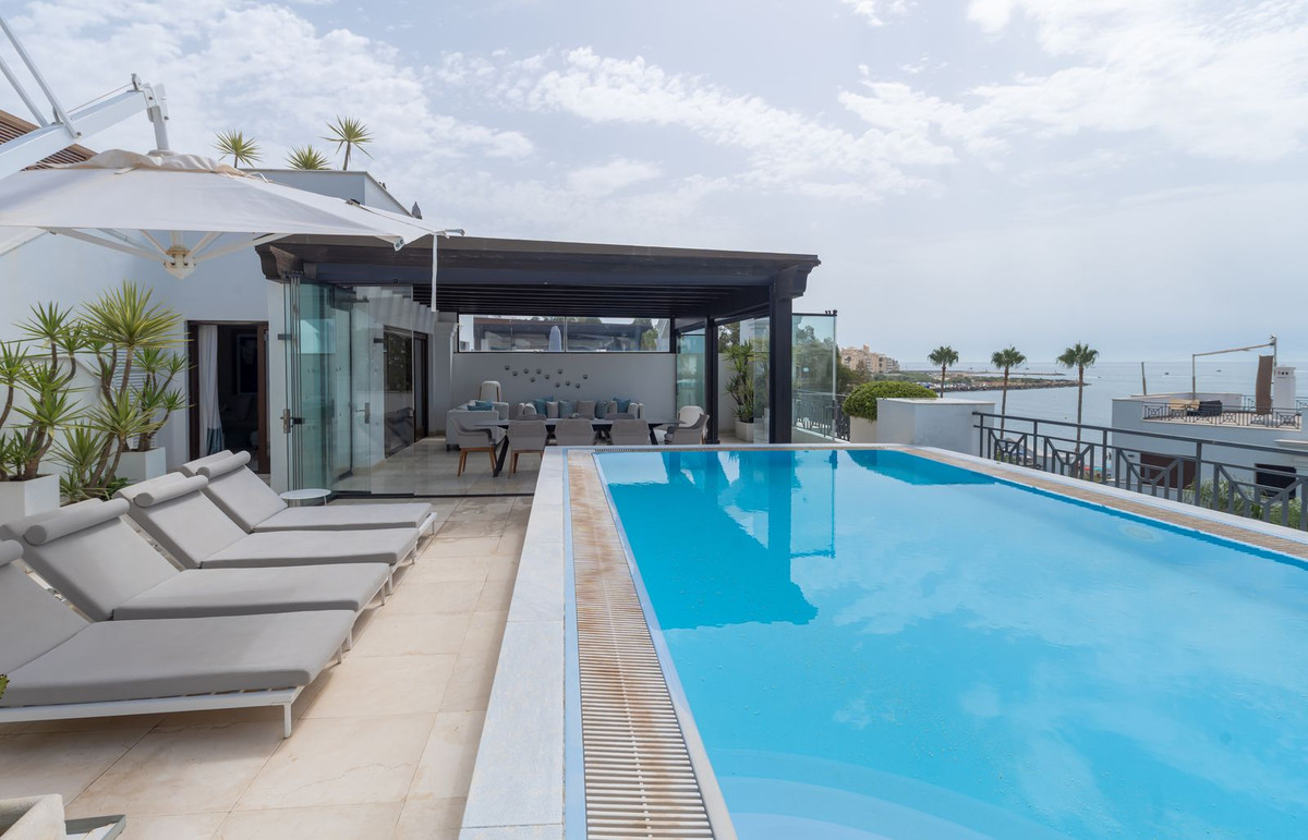3 Bed Apartment for sale in Estepona Costa Del Sol, Málaga, Spain