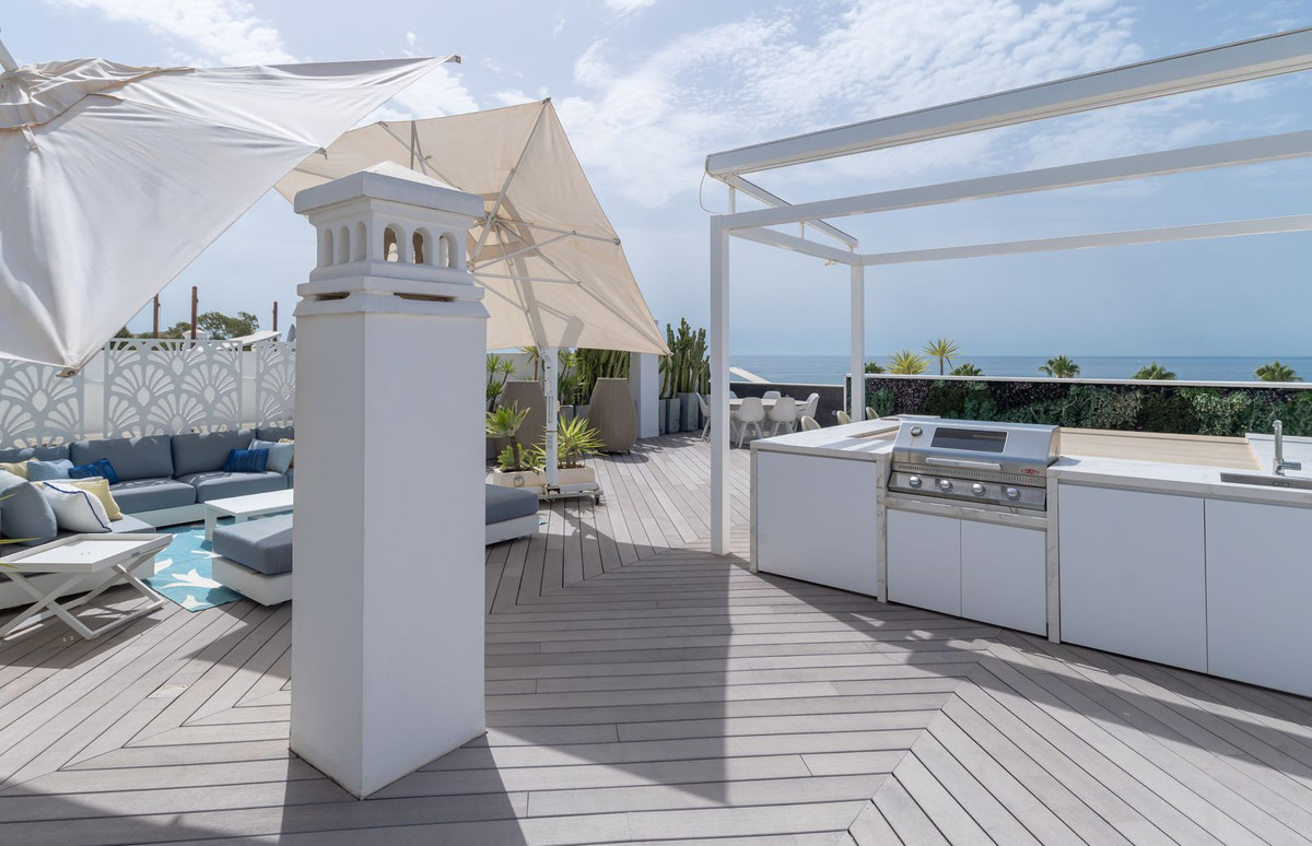 3 Bed Apartment for sale in Estepona Costa Del Sol, Málaga, Spain