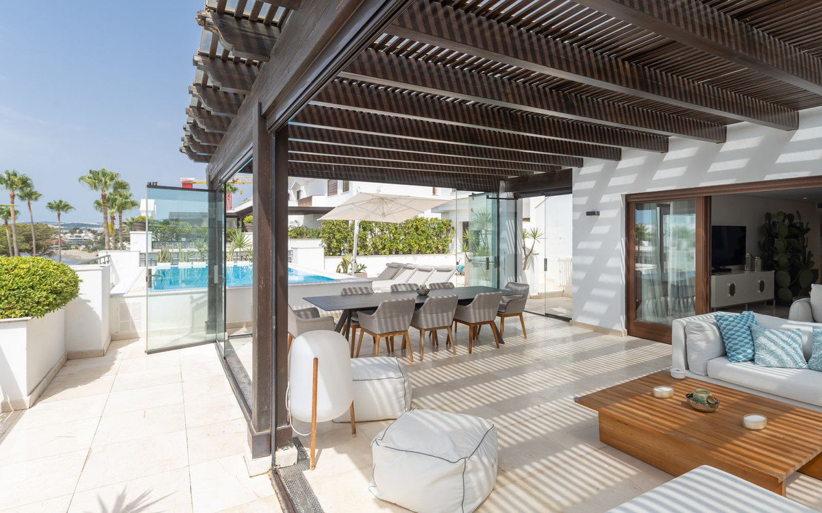 3 Bed Apartment for sale in Estepona Costa Del Sol, Málaga, Spain