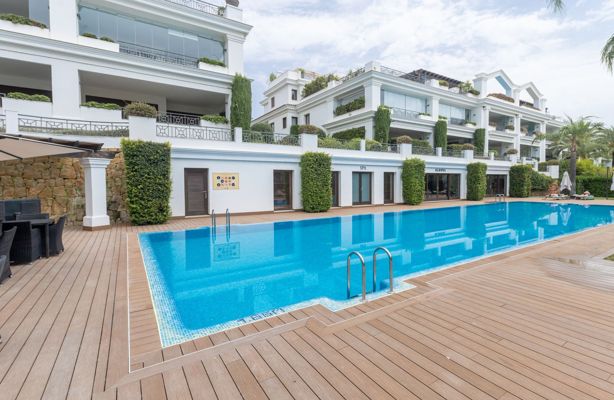 3 Bed Apartment for sale in Estepona Costa Del Sol, Málaga, Spain