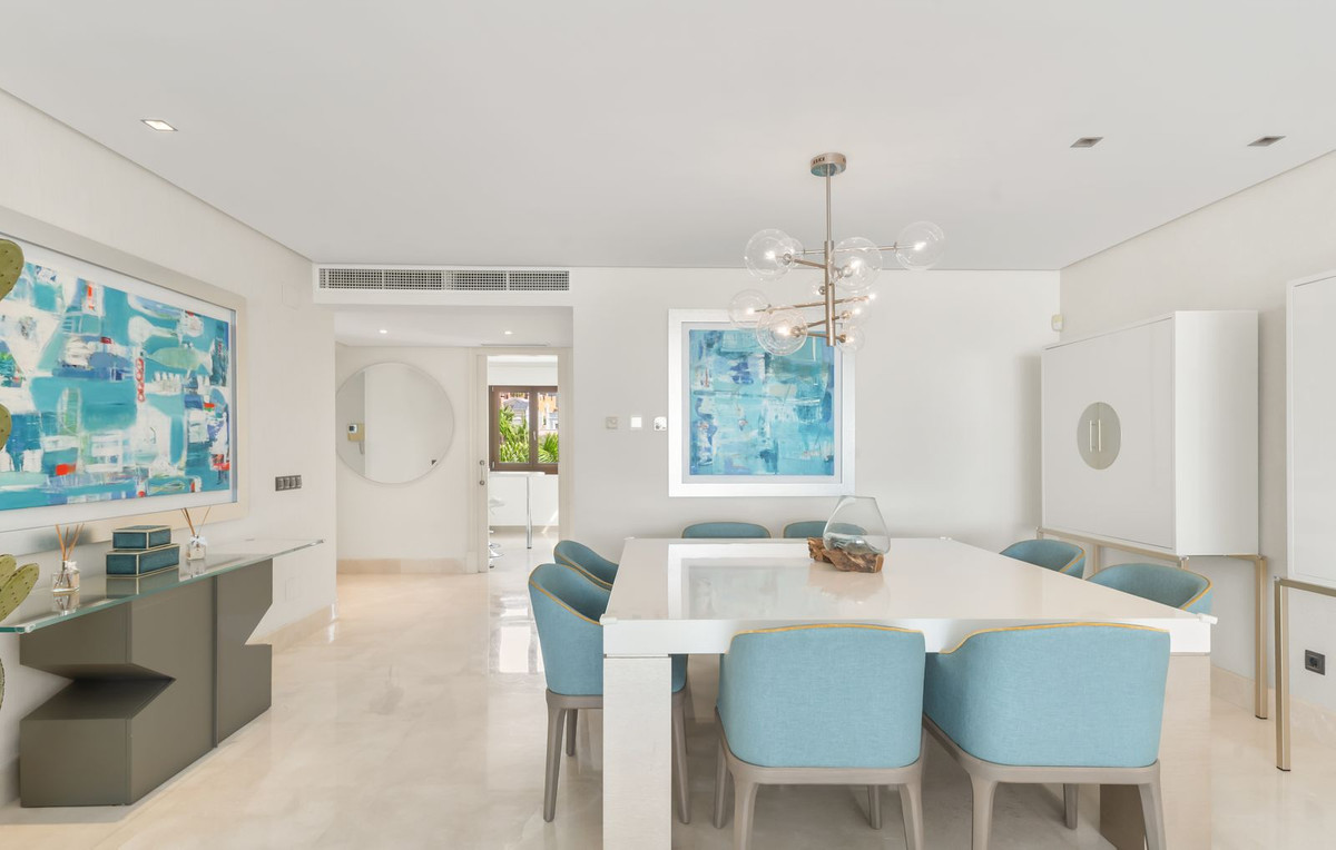 3 Bed Apartment for sale in Estepona Costa Del Sol, Málaga, Spain