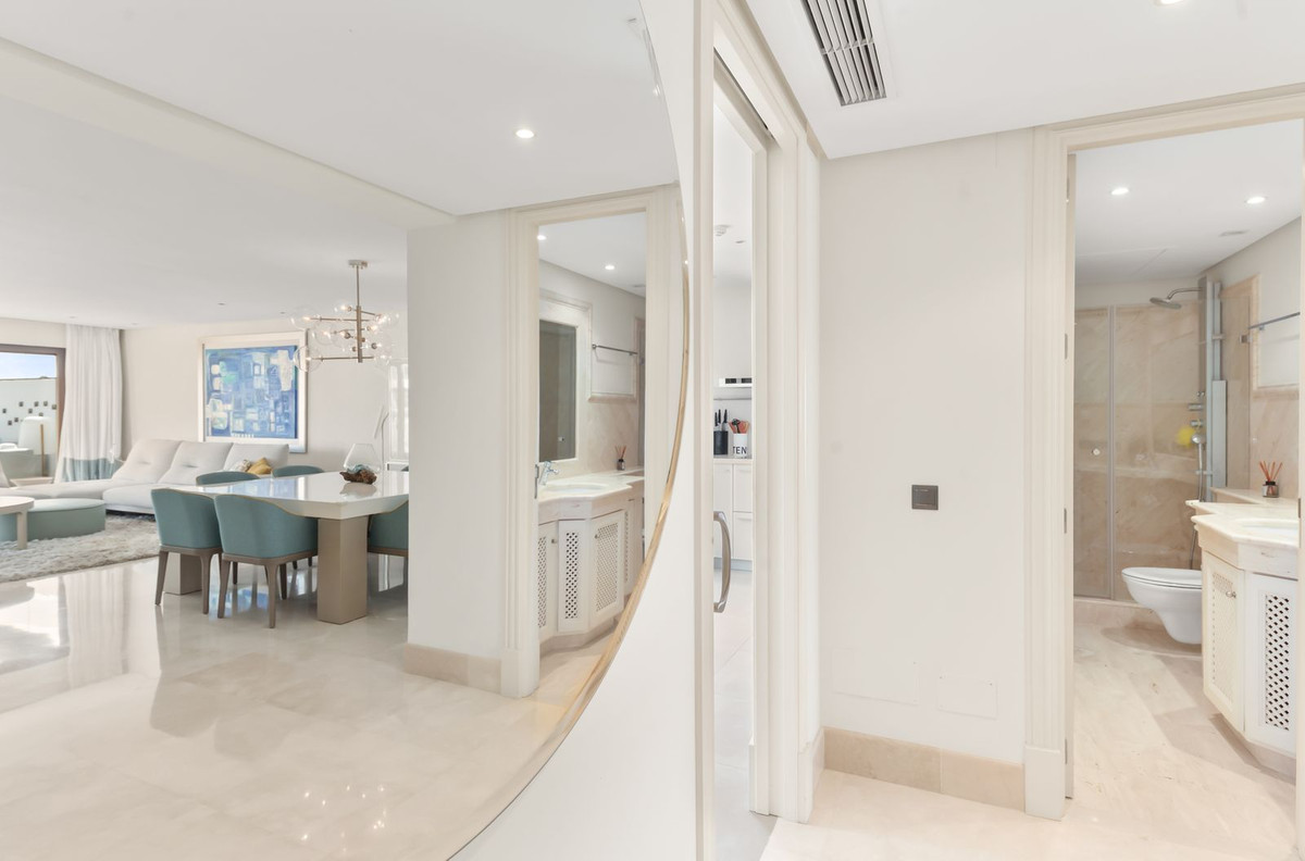 3 Bed Apartment for sale in Estepona Costa Del Sol, Málaga, Spain