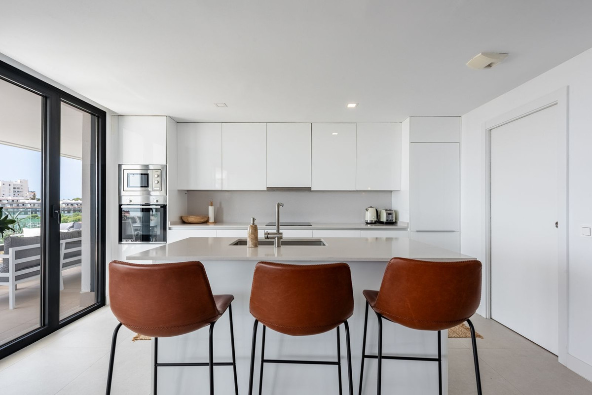 Se vende Apartamento Planta Media de 4 dormitorios en Costa Del Sol, Málaga, España