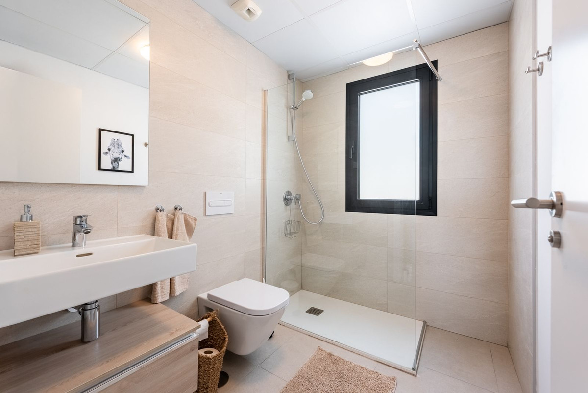 Se vende Apartamento Planta Media de 4 dormitorios en Costa Del Sol, Málaga, España