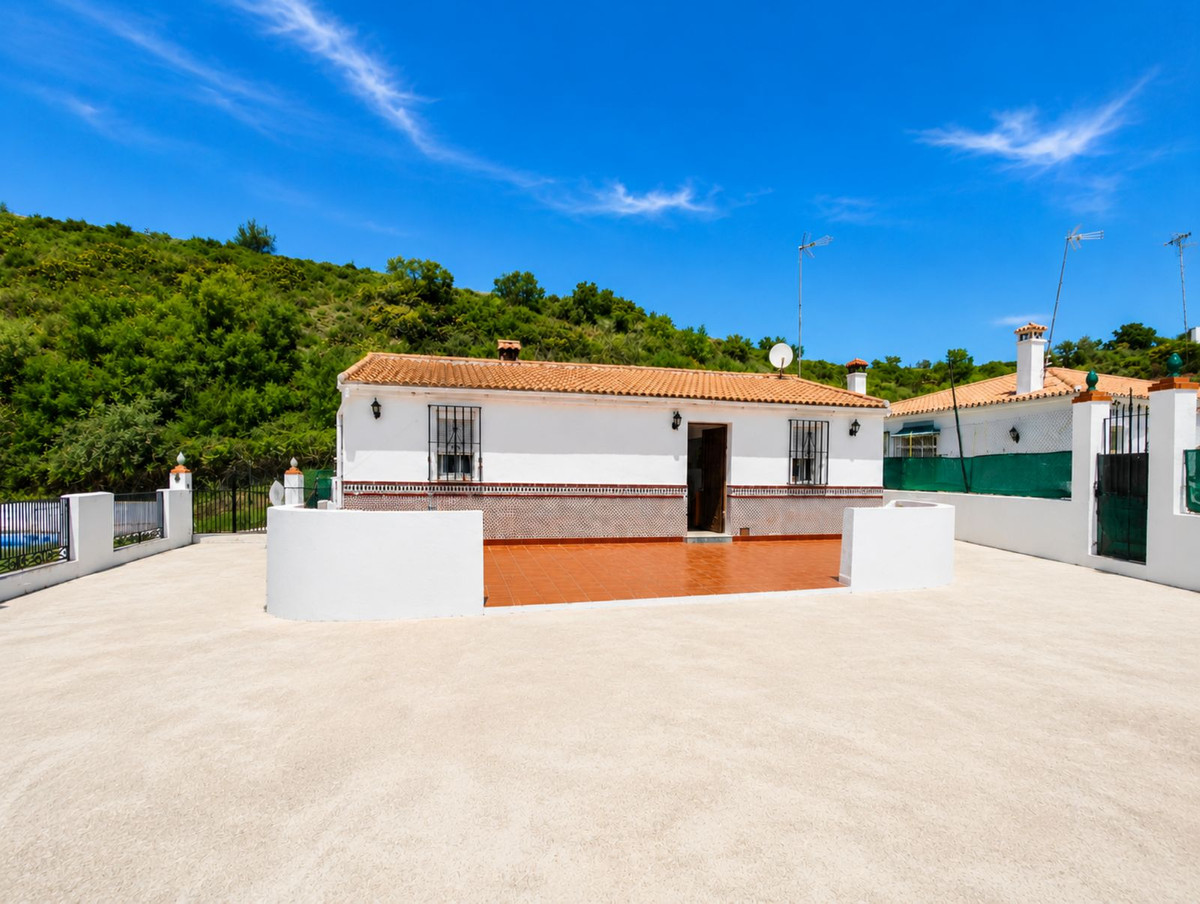 6 Bed Townhouse for sale in Estepona Costa Del Sol, Málaga, Spain