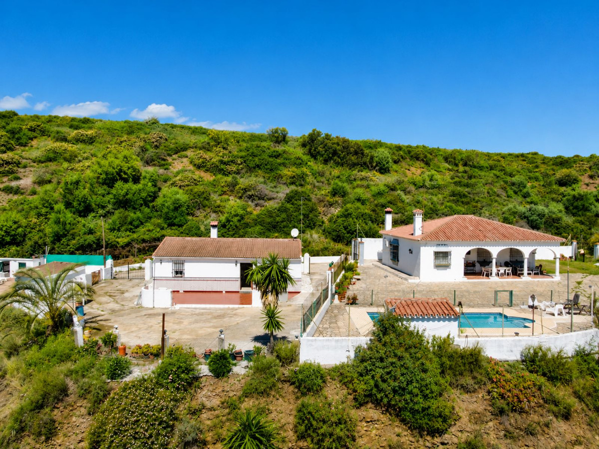 6 Bed Townhouse for sale in Estepona Costa Del Sol, Málaga, Spain